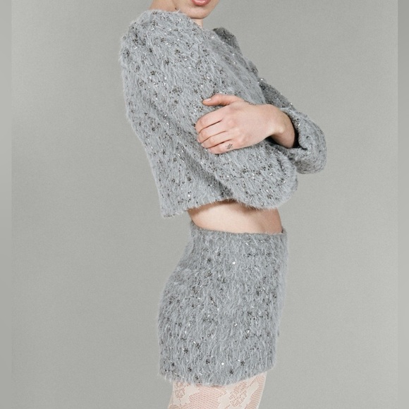 Stylish Gray Knit Set - Picture 3 of 16